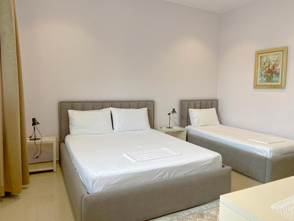 Guesthouse Niko Berat Esterno foto