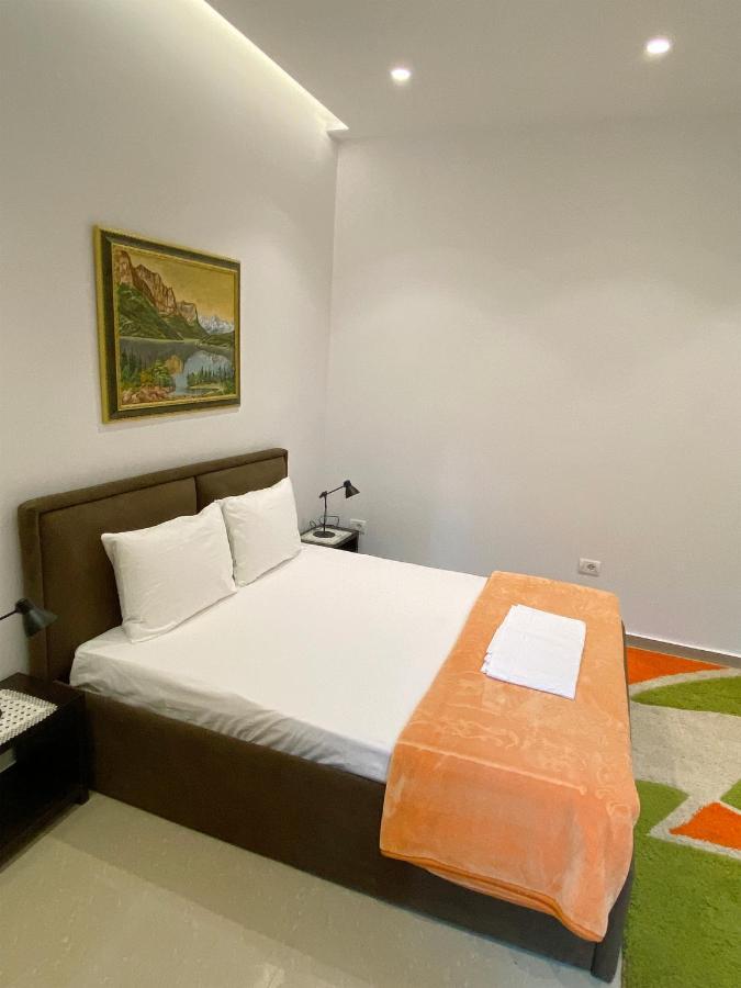 Guesthouse Niko Berat Esterno foto