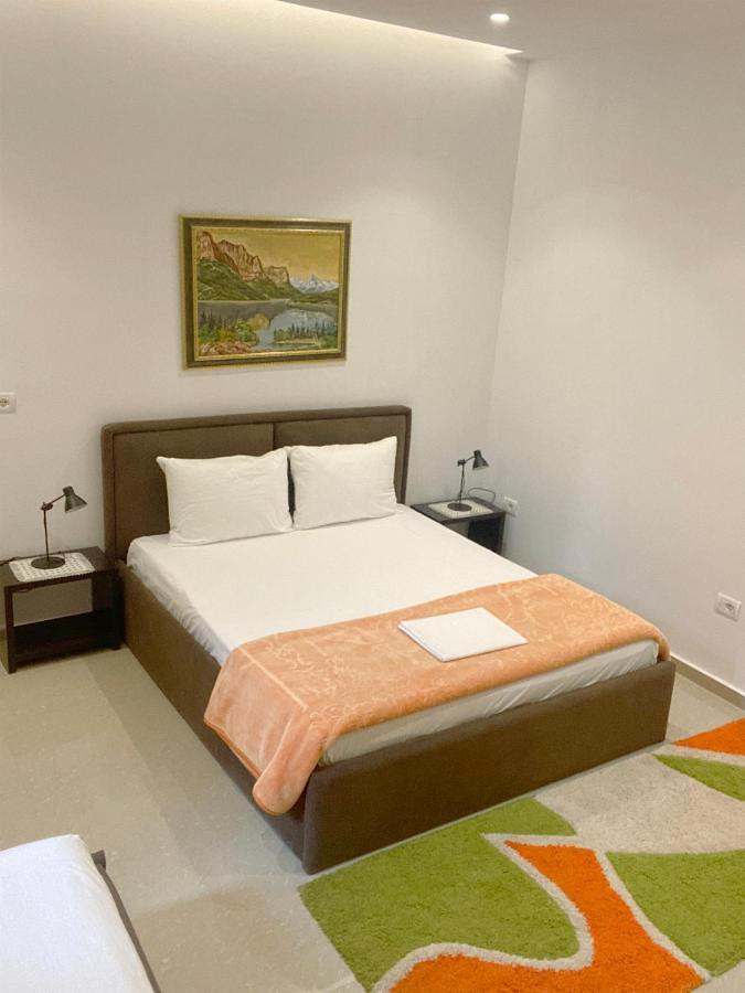 Guesthouse Niko Berat Esterno foto