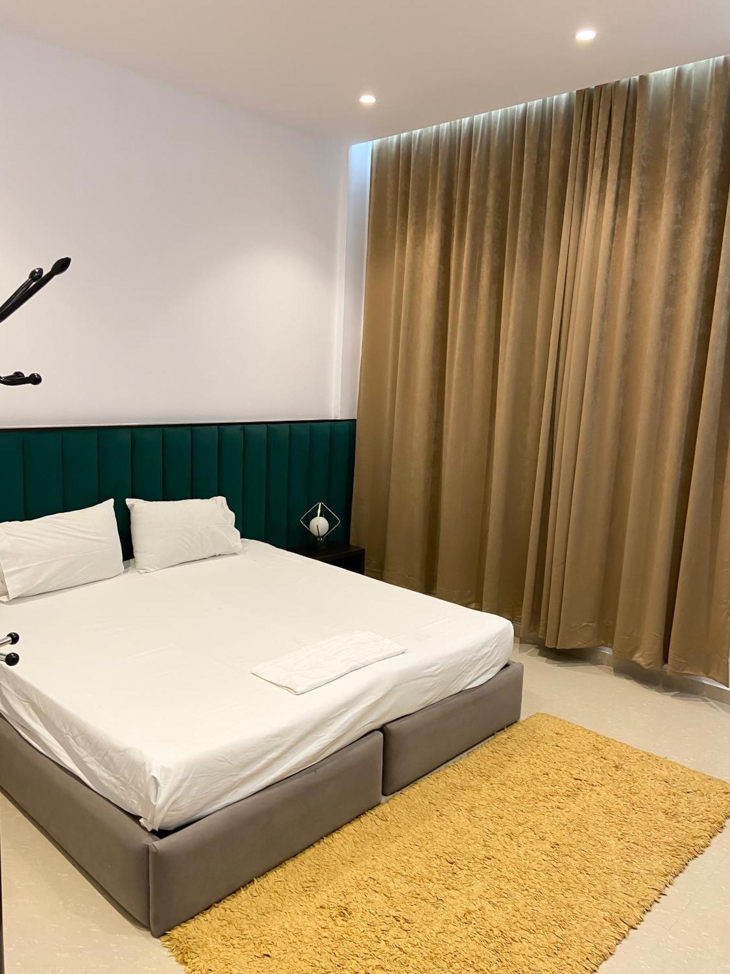 Guesthouse Niko Berat Esterno foto