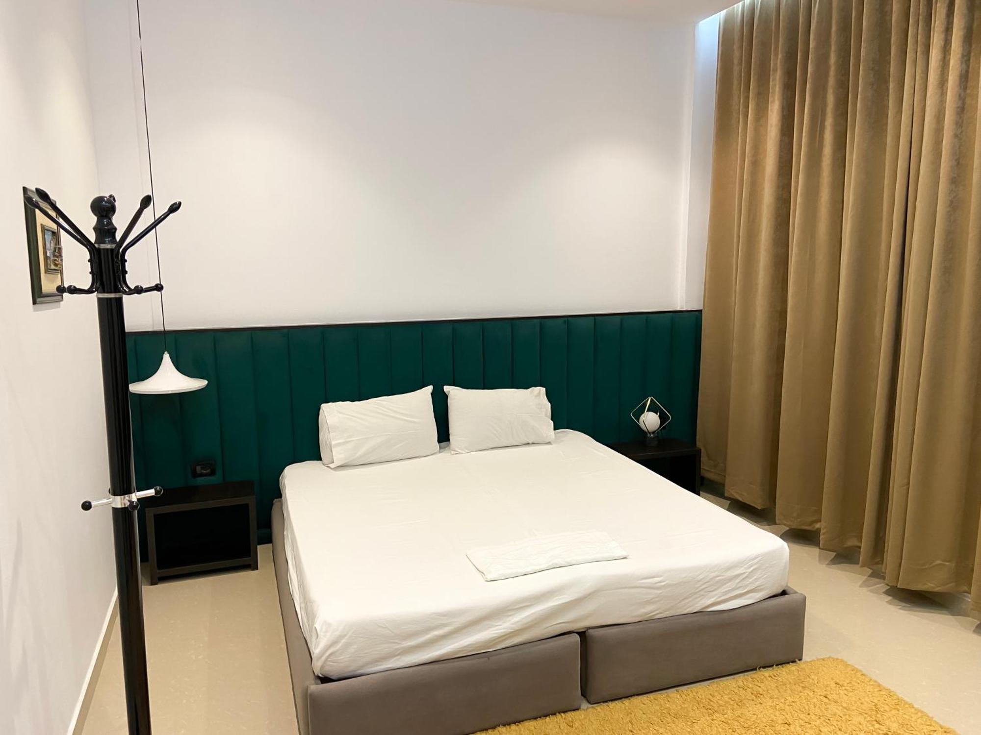 Guesthouse Niko Berat Esterno foto
